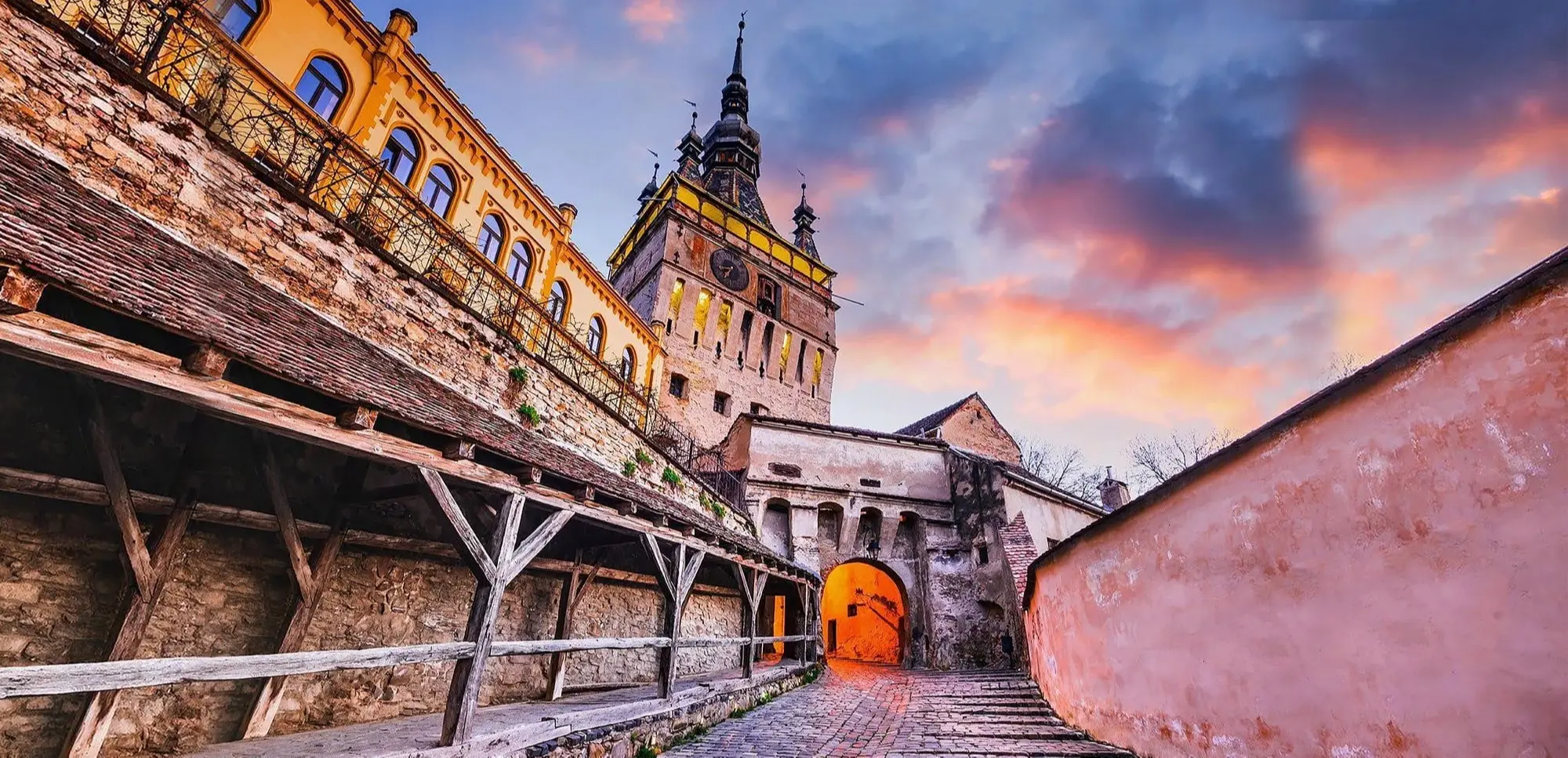cetatea-sighisoara-obiective-aproape-de-danes Cetatea medievală Sighișoara, obiectiv de vizitat în apropiere de Daneș